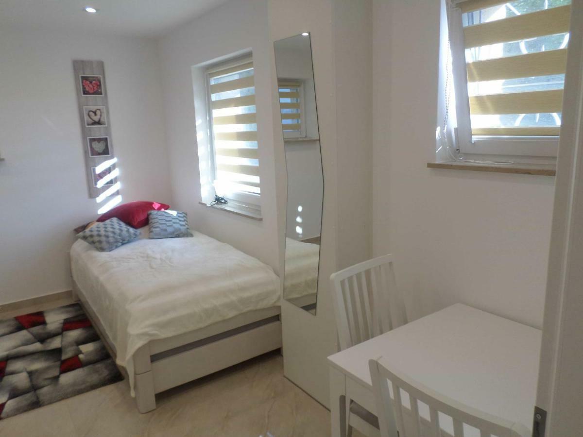 1 Zi. Apartment Naehe Flughafen/Messe Stuttgart 24H Waldenbuch 외부 사진